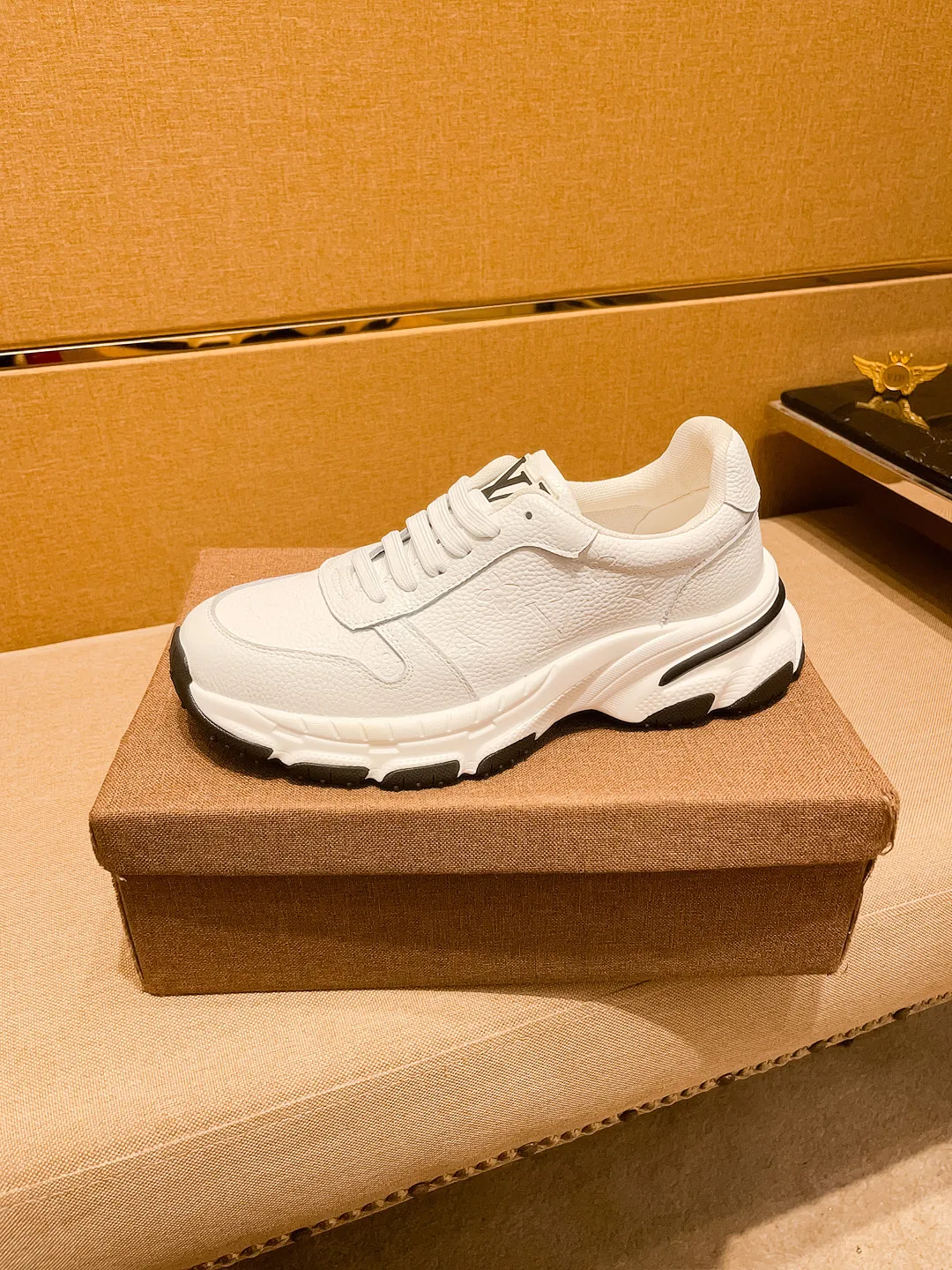 Men's shoes💰 460💰👍[LV]🔥🔝Louis Vuitton, a high-end men's shoe brand, official website 1:1 latest masterpiece: the upper is made of Italian imported first-layer cowhide🔥Official website original special technical cloth fabric matching🔥Original comfortable and breathable lining➕Original designated non-slip outsole🔥Make walking more convenient and comfortable! An exclusive new model, a stunning work, a beautiful 1:1 replica [color] compared to the official quality! Create a fashionable personality to set off your uniqueness! A must-have for trendy men! 🔥, sizes: 38-44. color:.     2⃣️colors available🔥